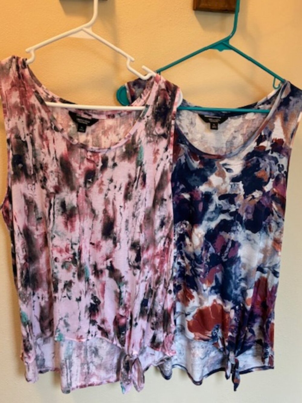Vera Wang ladies light weight sleeveless tops (2) tie dye look
